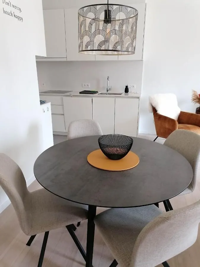 Bartine - Modern And Spacious Flat Near The Sea, Free Parking Space Oostende België