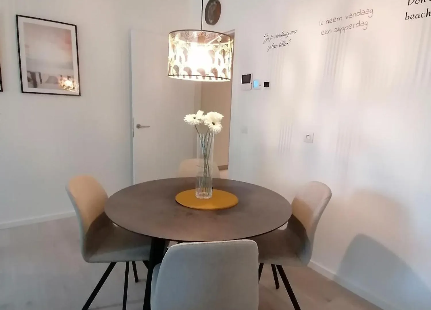 Bartine - Modern And Spacious Flat Near The Sea, Free Parking Space Ostende