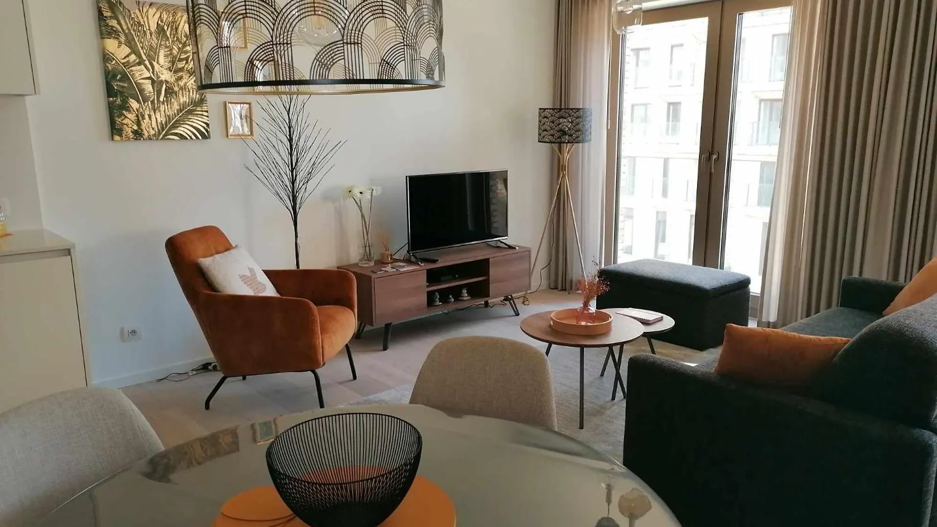 Bartine - Modern And Spacious Flat Near The Sea, Free Parking Space Oostende België